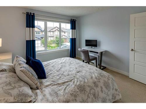 107 Auburn Sound Manor Se, Calgary, AB - Indoor Photo Showing Bedroom