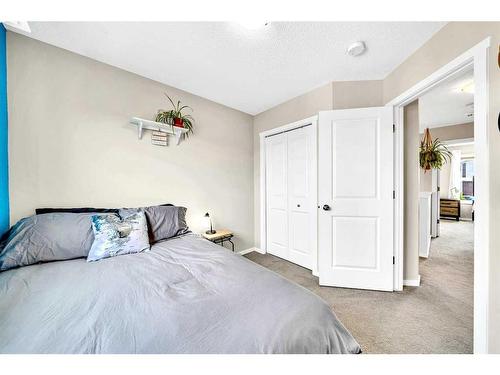 118 Auburn Meadows Avenue Se, Calgary, AB - Indoor Photo Showing Bedroom