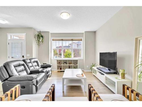 118 Auburn Meadows Avenue Se, Calgary, AB - Indoor Photo Showing Living Room