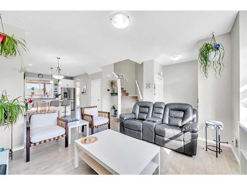 118 Auburn Meadows Avenue Se, Calgary, AB - Indoor Photo Showing Living Room