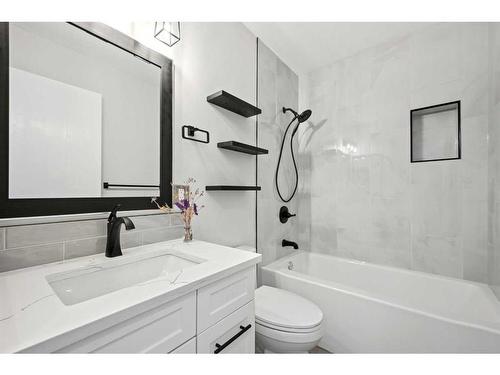 139 Bracewood Road Sw, Calgary, AB - Indoor Photo Showing Bathroom