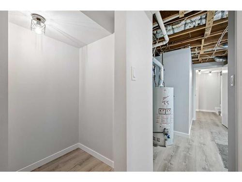 139 Bracewood Road Sw, Calgary, AB - Indoor Photo Showing Bathroom