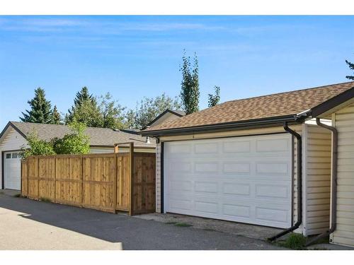 139 Bracewood Road Sw, Calgary, AB - Outdoor