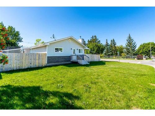 5517 50 Street, Olds, AB - Outdoor