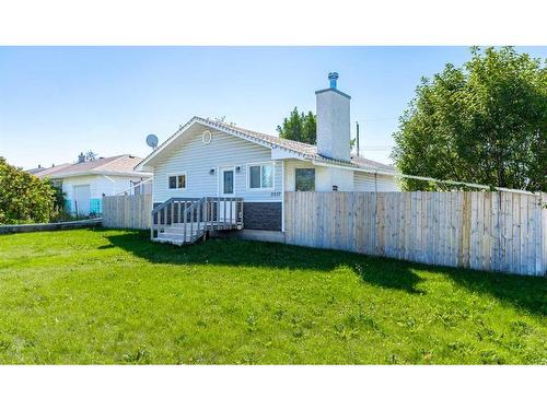 5517 50 Street, Olds, AB - Outdoor