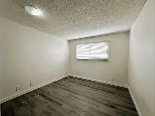 263 Castleridge Drive Ne, Calgary, AB - Indoor Photo Showing Other Room