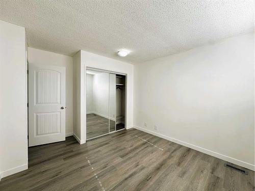 263 Castleridge Drive Ne, Calgary, AB - Indoor Photo Showing Other Room