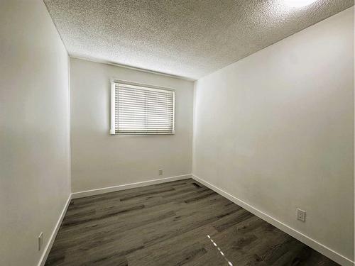 263 Castleridge Drive Ne, Calgary, AB - Indoor Photo Showing Other Room