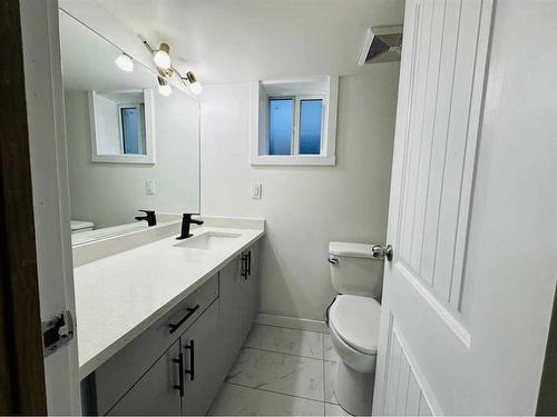 263 Castleridge Drive Ne, Calgary, AB - Indoor Photo Showing Bathroom