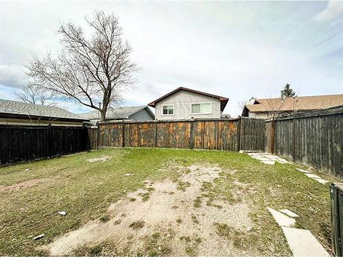 263 Castleridge Drive Ne, Calgary, AB - Outdoor