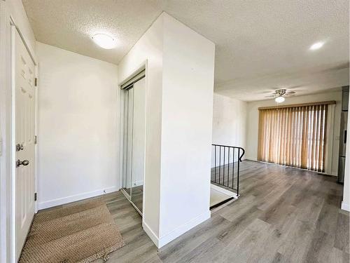 263 Castleridge Drive Ne, Calgary, AB - Indoor Photo Showing Other Room