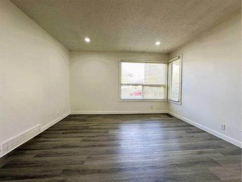 263 Castleridge Drive Ne, Calgary, AB - Indoor Photo Showing Other Room