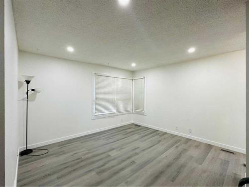 263 Castleridge Drive Ne, Calgary, AB - Indoor Photo Showing Other Room