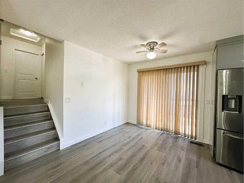 263 Castleridge Drive Ne, Calgary, AB - Indoor Photo Showing Other Room