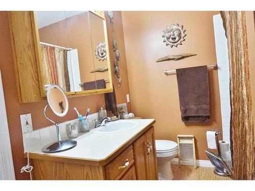 5628 Sunrise Crescent, Olds, AB - Indoor Photo Showing Bathroom