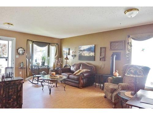 5628 Sunrise Crescent, Olds, AB - Indoor Photo Showing Living Room