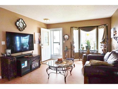 5628 Sunrise Crescent, Olds, AB - Indoor Photo Showing Living Room