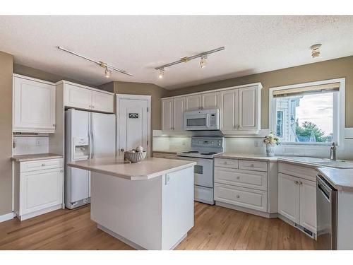 97 Douglas Ridge Circle Se, Calgary, AB - Indoor Photo Showing Kitchen