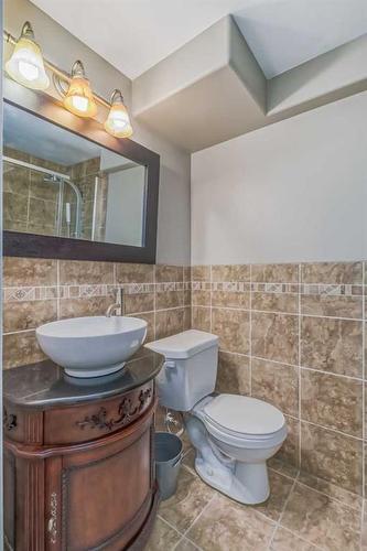 97 Douglas Ridge Circle Se, Calgary, AB - Indoor Photo Showing Bathroom