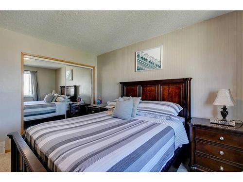 92 Martinwood Road Ne, Calgary, AB - Indoor Photo Showing Bedroom