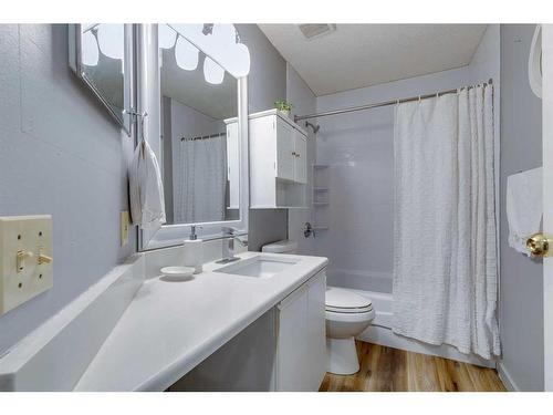 92 Martinwood Road Ne, Calgary, AB - Indoor Photo Showing Bathroom