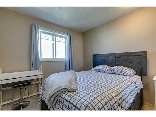 92 Martinwood Road Ne, Calgary, AB - Indoor Photo Showing Bedroom