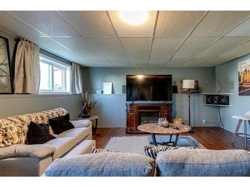 92 Martinwood Road Ne, Calgary, AB - Indoor Photo Showing Living Room