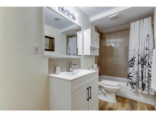 92 Martinwood Road Ne, Calgary, AB - Indoor Photo Showing Bathroom