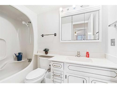 305-521 57 Avenue Sw, Calgary, AB - Indoor Photo Showing Bathroom