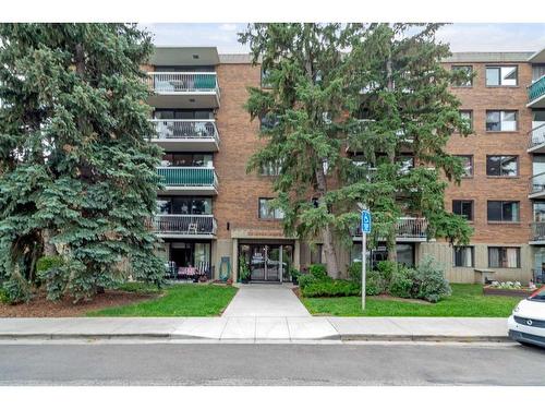 305-521 57 Avenue Sw, Calgary, AB - Outdoor With Balcony With Facade