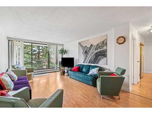 305-521 57 Avenue Sw, Calgary, AB - Indoor Photo Showing Living Room