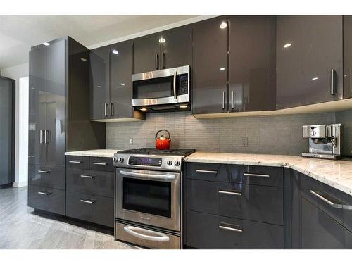 3651 77 Street Nw, Calgary, AB - Indoor Photo Showing Kitchen With Upgraded Kitchen