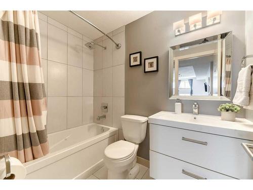 3651 77 Street Nw, Calgary, AB - Indoor Photo Showing Bathroom