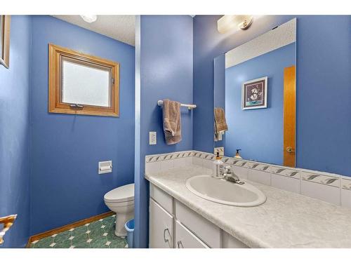 2836 Cedar Ridge Drive Sw, Calgary, AB - Indoor Photo Showing Bathroom