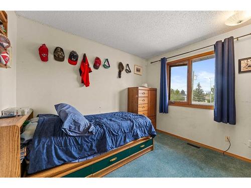 2836 Cedar Ridge Drive Sw, Calgary, AB - Indoor Photo Showing Bedroom