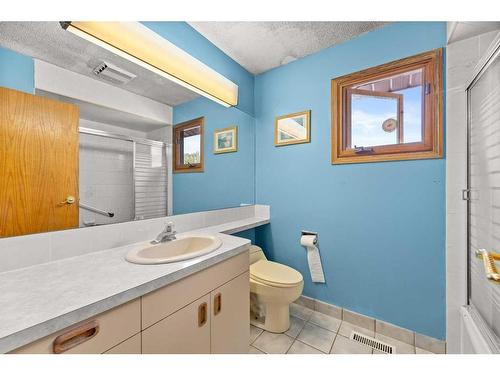 2836 Cedar Ridge Drive Sw, Calgary, AB - Indoor Photo Showing Bathroom