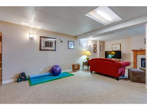 21 Vandoos Villas Nw, Calgary, AB - Indoor Photo Showing Laundry Room