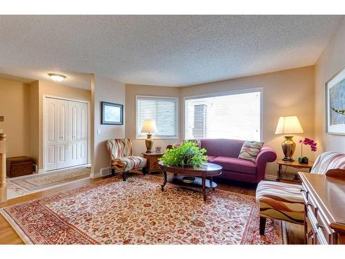 21 Vandoos Villas Nw, Calgary, AB - Indoor Photo Showing Living Room