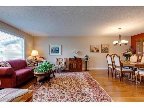 21 Vandoos Villas Nw, Calgary, AB - Indoor Photo Showing Living Room