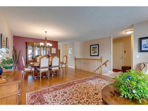 21 Vandoos Villas Nw, Calgary, AB - Indoor Photo Showing Living Room