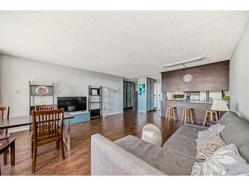 1811-221 6 Avenue Se, Calgary, AB - Indoor Photo Showing Living Room