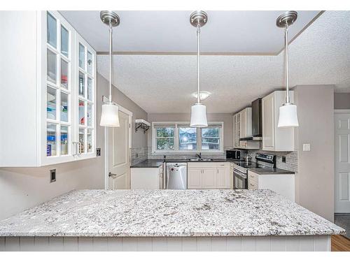 1306 1St Avenue, Canmore, AB - Indoor Photo Showing Kitchen With Upgraded Kitchen