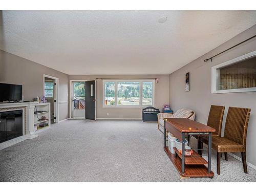 1306 1St Avenue, Canmore, AB - Indoor Photo Showing Living Room