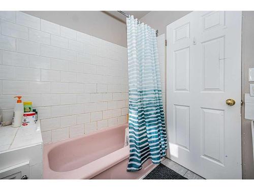 1306 1St Avenue, Canmore, AB - Indoor Photo Showing Bathroom