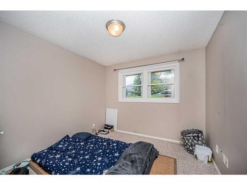 1306 1St Avenue, Canmore, AB - Indoor Photo Showing Bedroom