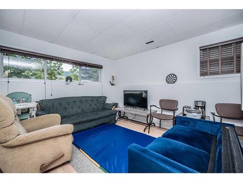 1306 1St Avenue, Canmore, AB - Indoor Photo Showing Living Room