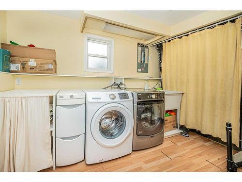 1306 1St Avenue, Canmore, AB - Indoor Photo Showing Laundry Room