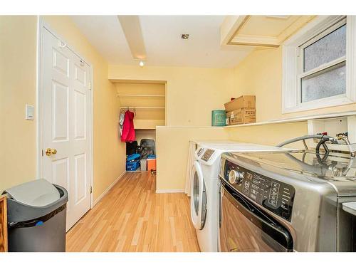 1306 1St Avenue, Canmore, AB - Indoor Photo Showing Laundry Room