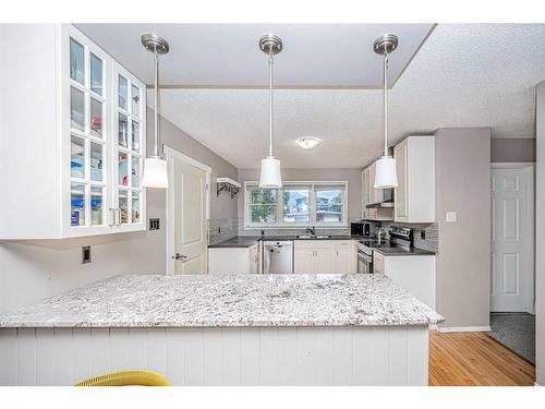 1306 1St Avenue, Canmore, AB - Indoor Photo Showing Kitchen With Upgraded Kitchen