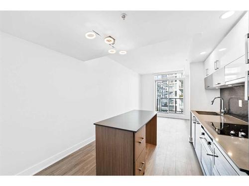 610-550 Riverfront Avenue Se, Calgary, AB - Indoor Photo Showing Kitchen With Upgraded Kitchen